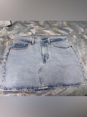 Levi’s Light Wash Denim Mini Skirt - Blue